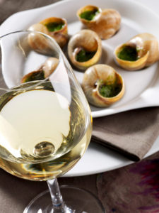 Escargots de Bourgogne et vin blanc